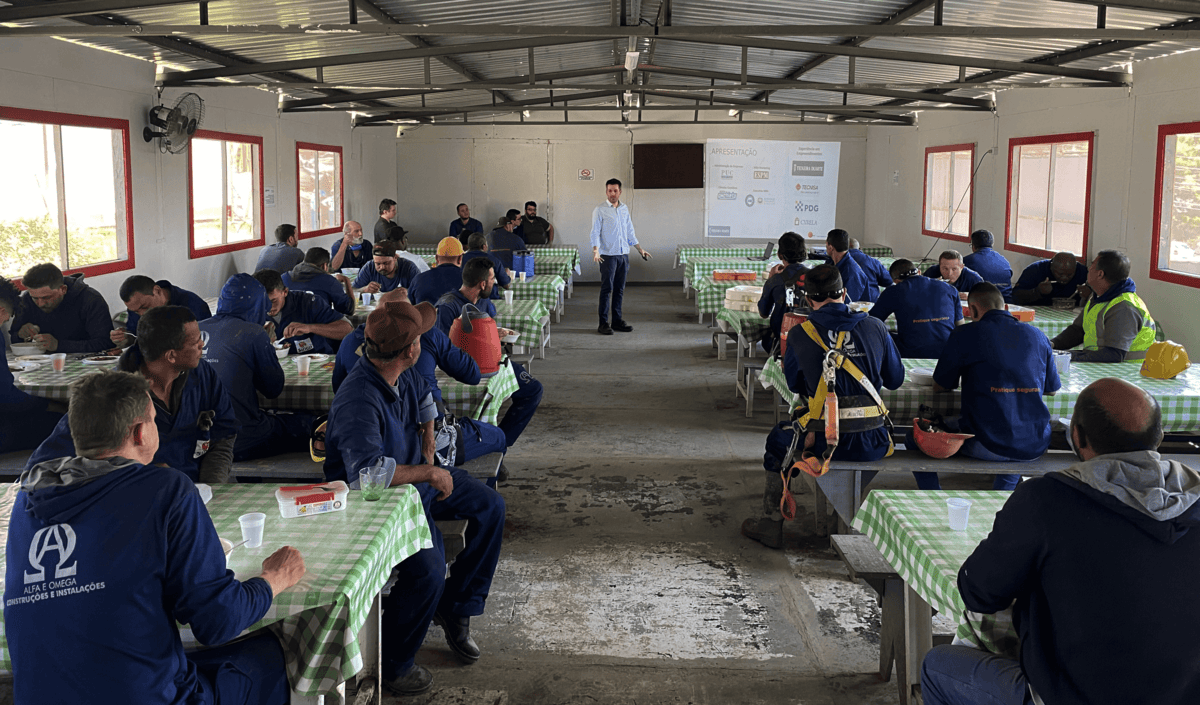 Teixeira Duarte promove palestra no canteiro de obras