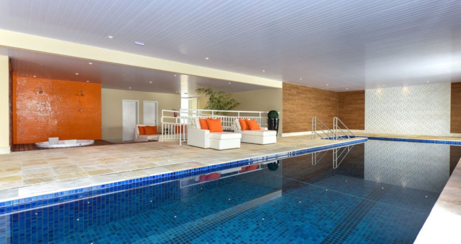 Piscina Coberta com Raia de 25m e do SPA