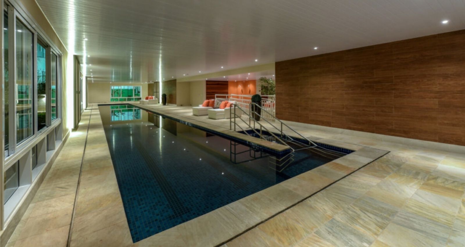 Piscina Coberta com Raia de 25m