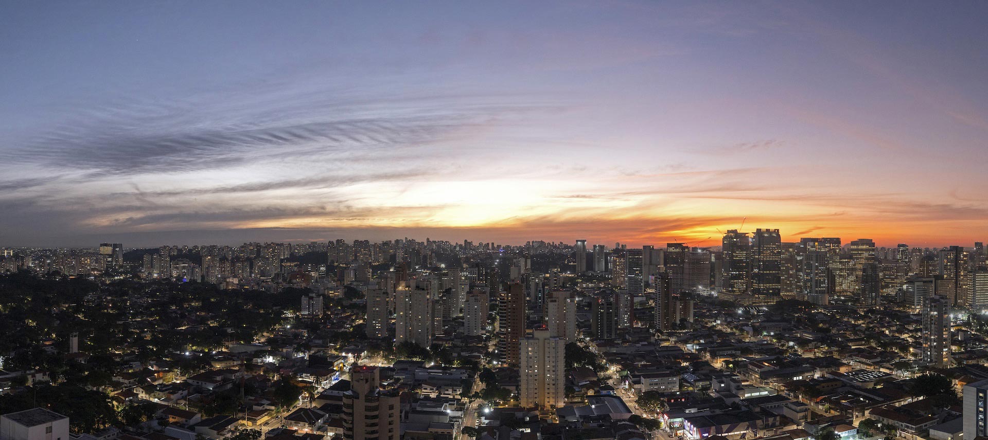 O pôr do sol da Chácara Santo Antônio como sua paisagem diária